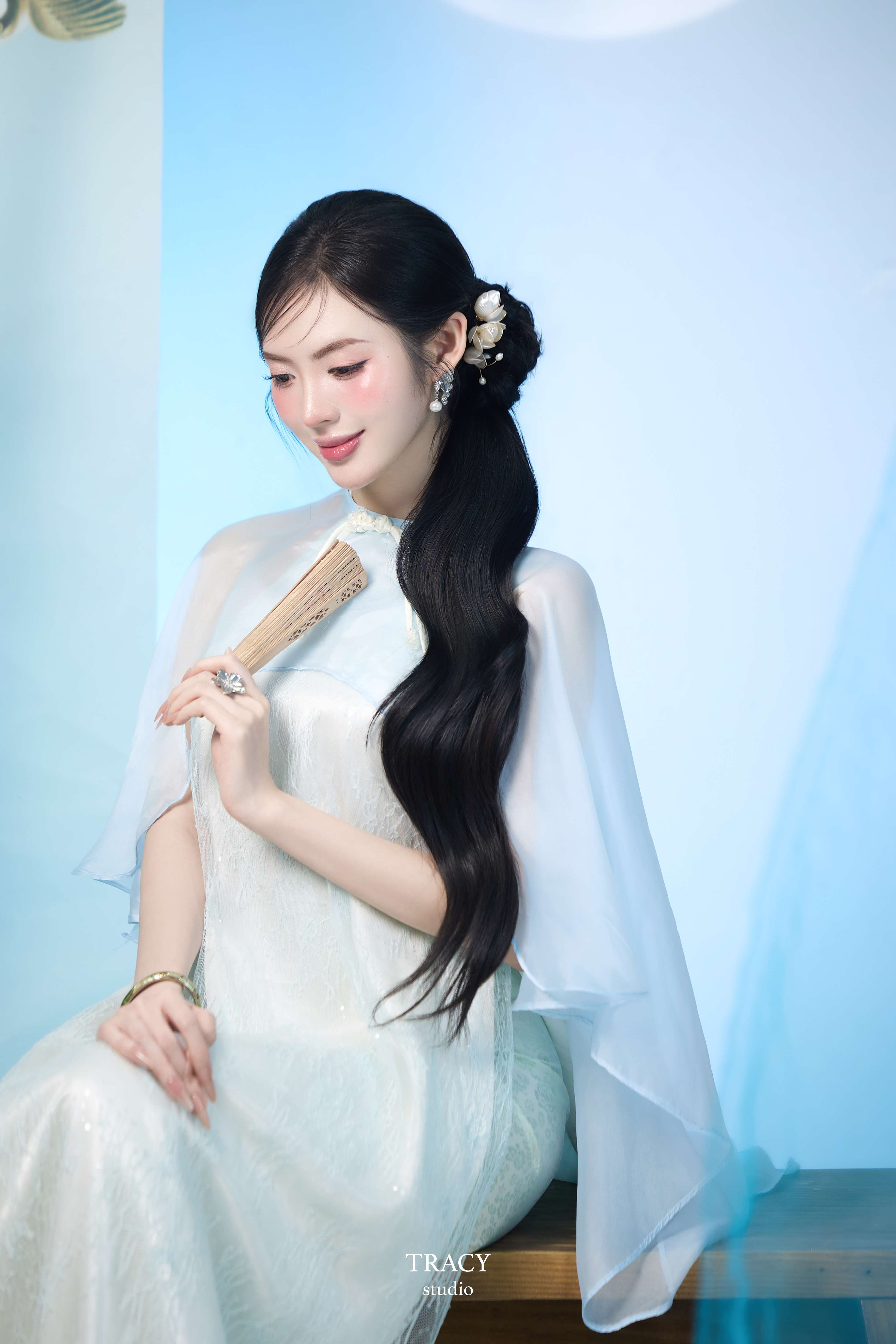 frontend/img/gallery/anh-tet-yem-ao-dai/tracy-studio-chup-concept-yem-thien-thanh (6).jpg